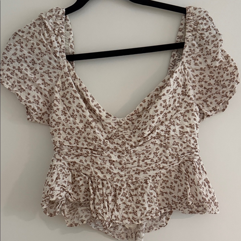 ASTR Floral Puff Sleeve Top